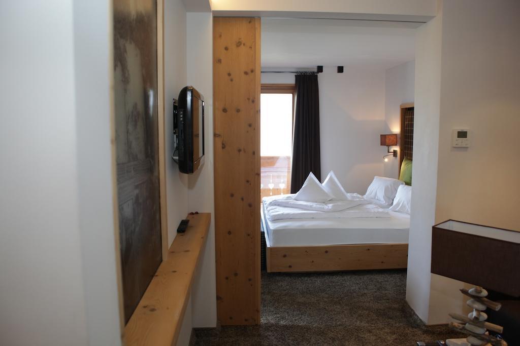 Hotel Patriarch Tirolo Esterno foto